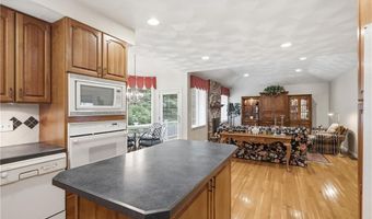 7 Foxwood Dr, Lincoln, RI 02865
