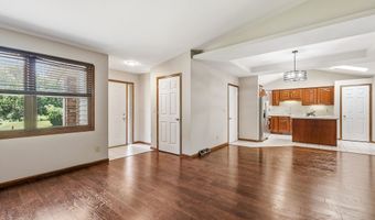 2205 Trenton Rd, Asbury, IA 52002