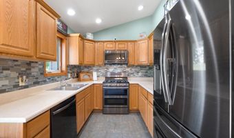 706 Taylor Ln, Albion, IN 46701