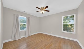 107 Falmouth Dr, Ballwin, MO 63011