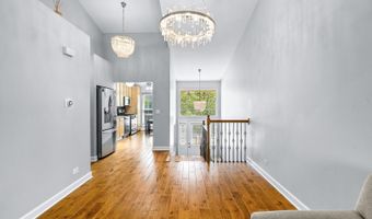 2736 S Embers Ln 2736, Arlington Heights, IL 60005