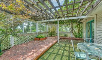 662 E 1452 Rd, Baldwin City, KS 66006