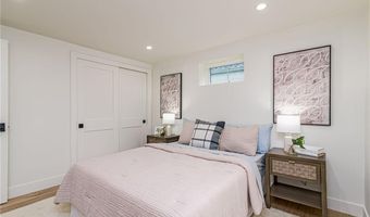 8 Kerins Ter, Newport, RI 02840