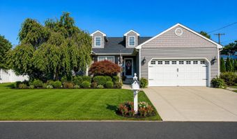 653 Neptune Ave, Beachwood, NJ 08722