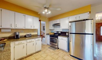 1608 E Crabtree Dr, Arlington Heights, IL 60004