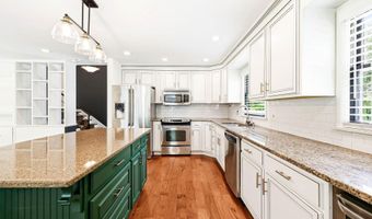 1007 Evergreen Rd, Anchorage, KY 40223