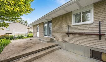 408 Hillview Dr, Aurora, IN 47001