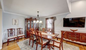 4 Lee Cir, Bloomfield, CT 06002