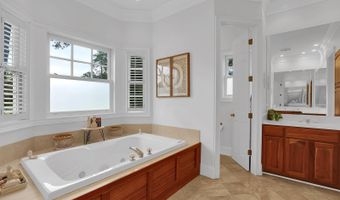 4 Hidden Lake Ct, Bluffton, SC 29910