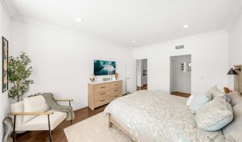 1040 S Summer Breeze Ln, Anaheim, CA 92808