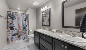 5702 N YOSEMITE Ln, Appleton, WI 54913