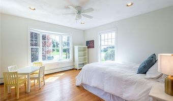 573 Wolcott Ave, Middletown, RI 02842