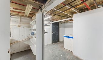 10 Woburn St, Cranston, RI 02910