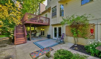 5 Warwick Ln, Athens, OH 45701