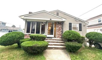 8 Ashby St, Johnston, RI 02919