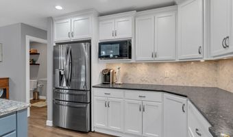 8244 SW Indian Hills Rd, Auburn, KS 66402