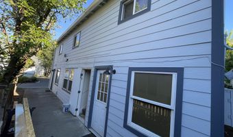 36 Dewey St, Ashland, OR 97520