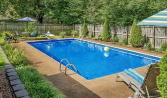 2605 SURREY WOOD Dr, Bartlett, TN 38134