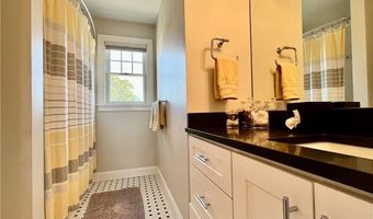 24 Stockholm St, Newport, RI 02840