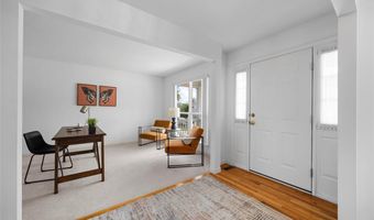 1214 Westrun Dr, Ballwin, MO 63021