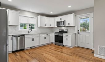 33 W End Ave B, Branford, CT 06405
