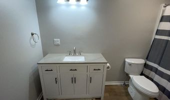 913 Pine Ave, Alma, MI 48801