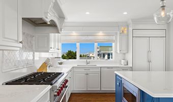 10 11TH St, Beach Haven, NJ 08008