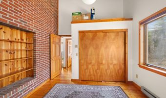 40 Indian Ladder Dr, Altamont, NY 12009