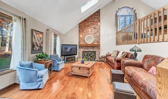 6 Lyndenwood Dr, Brookfield, CT 06804