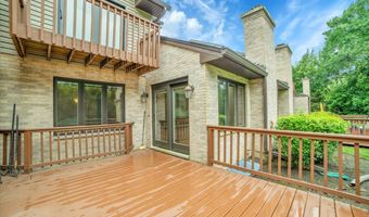 2143 N Juniper Ln, Arlington Heights, IL 60004