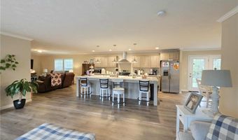 64 Horseshoe Rd, Autryville, NC 28318