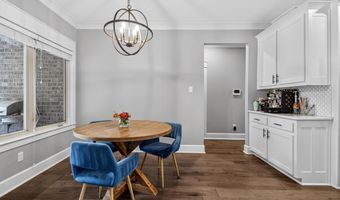7725 S Shoreline Blvd, Benton, AR 72019
