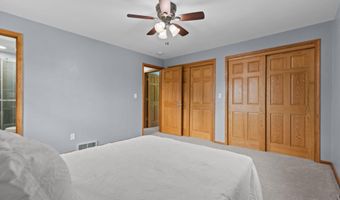 1330 N BRIARCLIFF Dr, Appleton, WI 54915