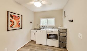 8806 FOX HILLS Trl, Potomac, MD 20854