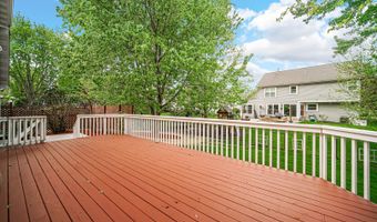 1940 Waverly Ln, Algonquin, IL 60102