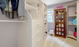 1114 N HARRISON St, Arlington, VA 22205