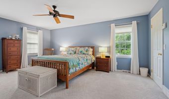 17 Greyledge Dr, Albany, NY 12211