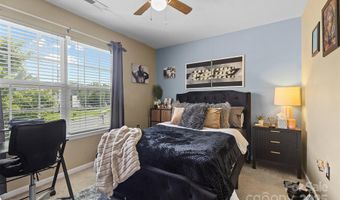 7123 Wandering Creek Dr, Charlotte, NC 28216