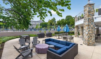 4113 S FOUR MILE RUN Dr 102, Arlington, VA 22204