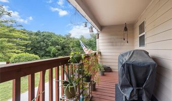 280 Carmel Woods Dr, Ballwin, MO 63021