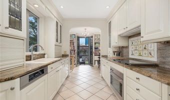 4 Hunter Ave, Newport, RI 02840