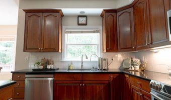 9307 Oak Trl, Ashland, VA 23005