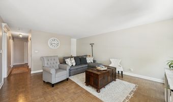 202 W Tanglewood Dr, Arlington Heights, IL 60004