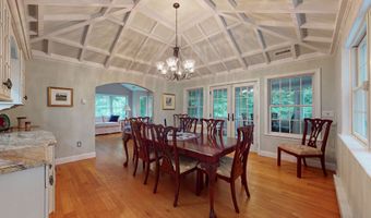 45 N Nabby Rd, Danbury, CT 06811