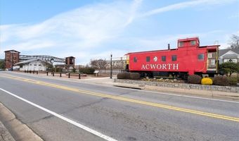 4120 S Lakeshore Dr, Acworth, GA 30101