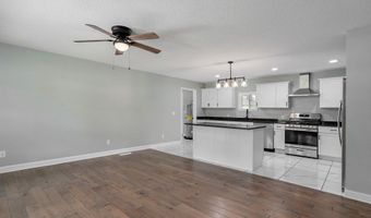 116 E Hadley St, Aurora, MO 65605