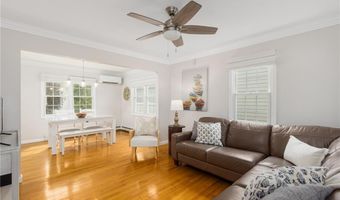 28 Wilbur Ave, Newport, RI 02840