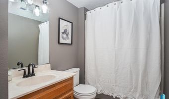 1601 E Keystone Dr, Brandon, SD 57005