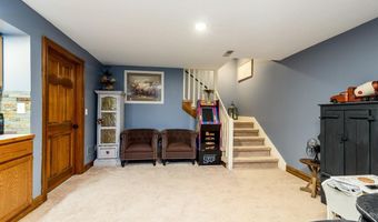 914 Lakeview Dr, Auburn, IN 46706