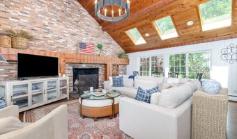 60 Old Wood Rd, Avon, CT 06001